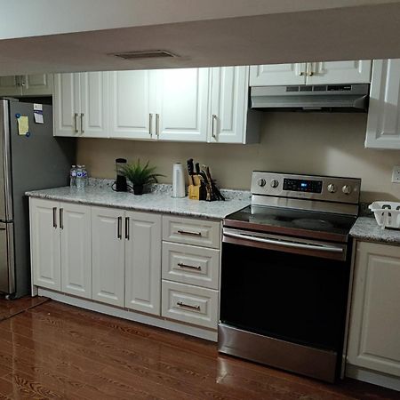 Spacious Mbr Near Kennedy Subway & Go Toronto Eksteriør bilde