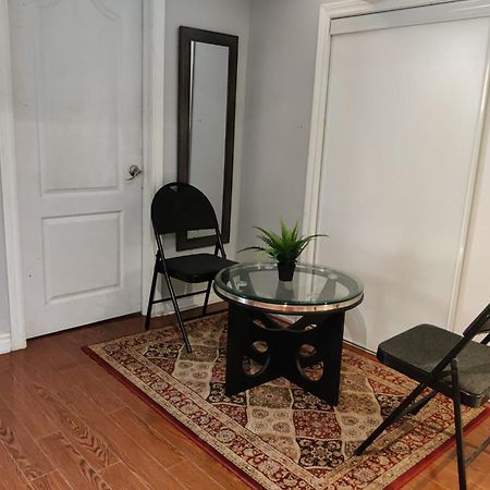 Spacious Mbr Near Kennedy Subway & Go Toronto Eksteriør bilde