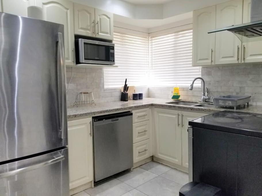 Spacious Mbr Near Kennedy Subway & Go Toronto Eksteriør bilde