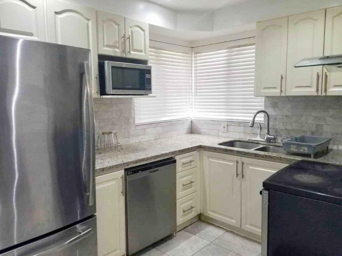 Spacious Mbr Near Kennedy Subway & Go Toronto Eksteriør bilde