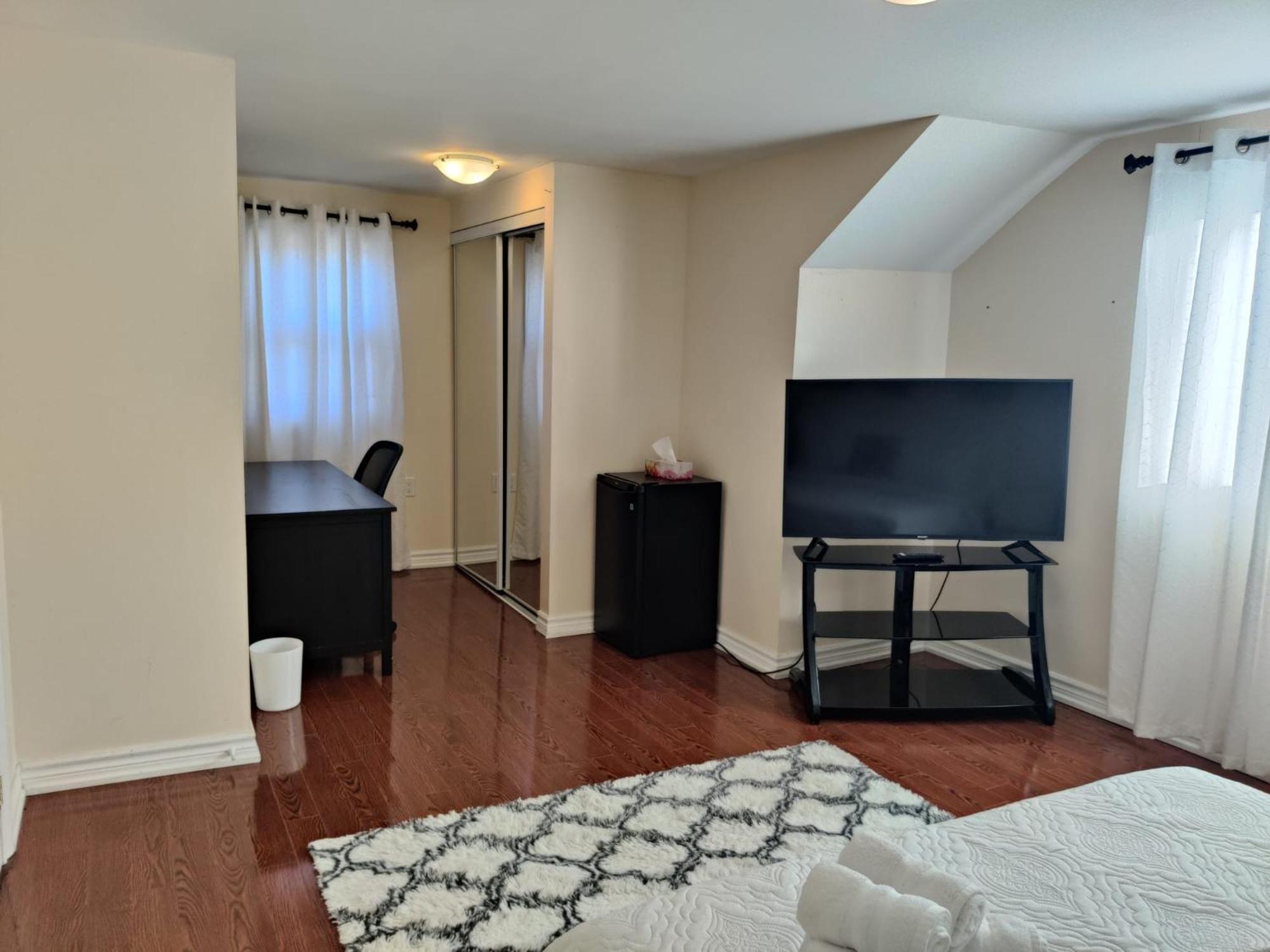 Spacious Mbr Near Kennedy Subway & Go Toronto Eksteriør bilde