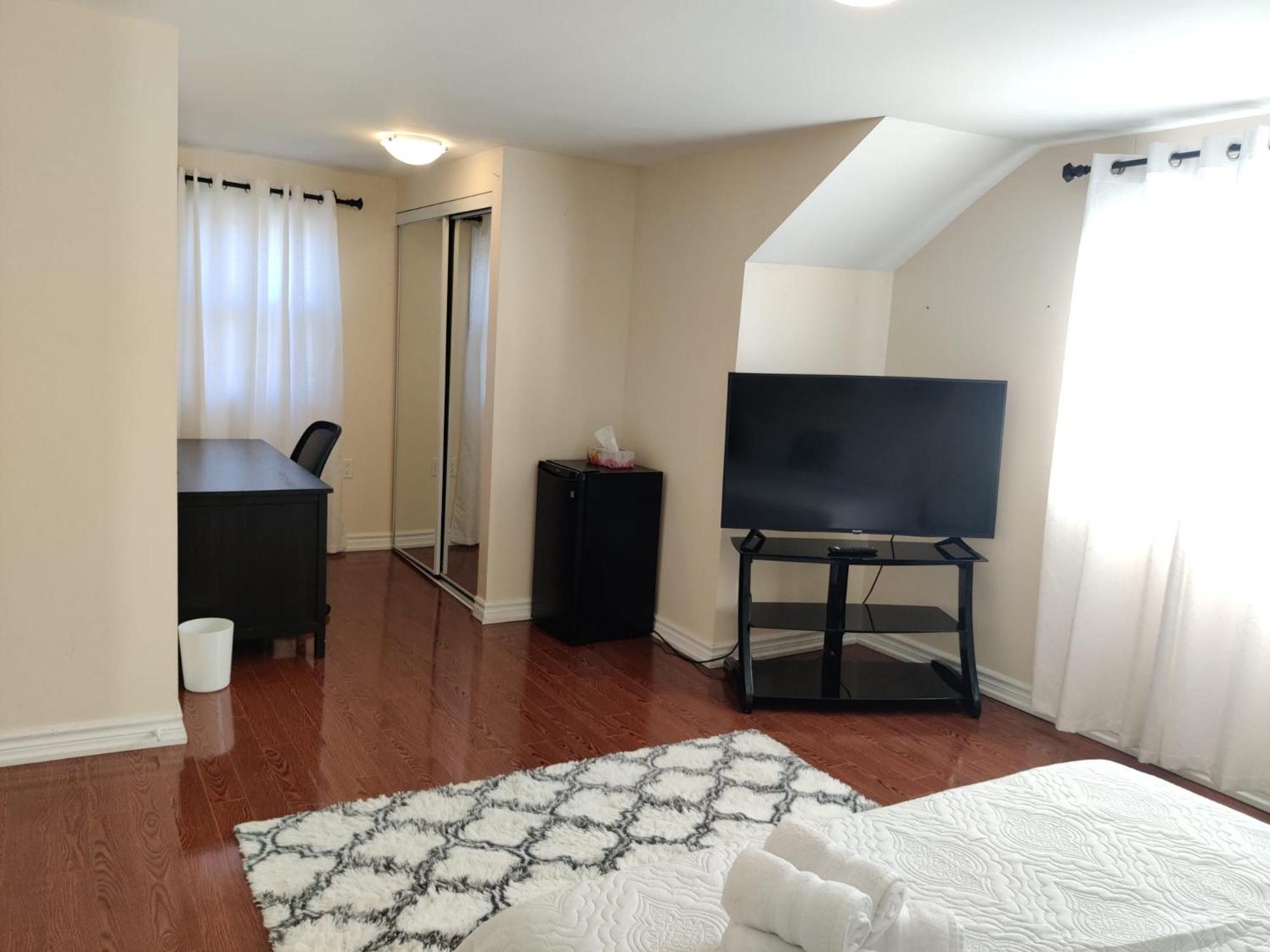 Spacious Mbr Near Kennedy Subway & Go Toronto Eksteriør bilde